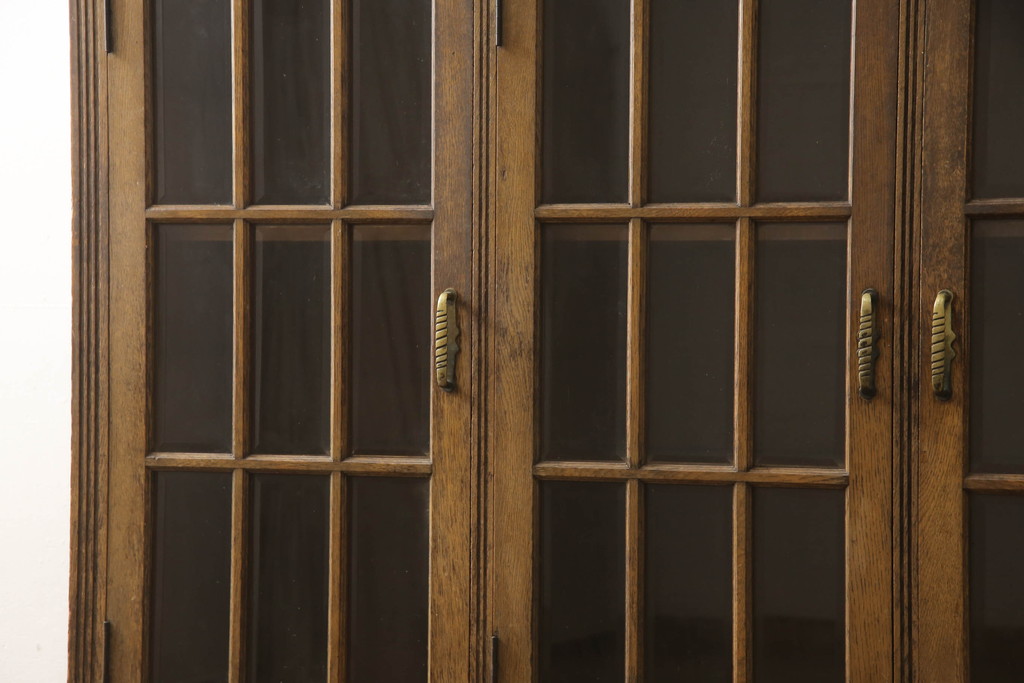 和製ビンテージ　神戸洋家具　オーク材　クラシカルなデザインがお洒落なサイドキャビネット(サイドボード、収納棚、戸棚、飾り棚、ヴィンテージ)(R-067430)