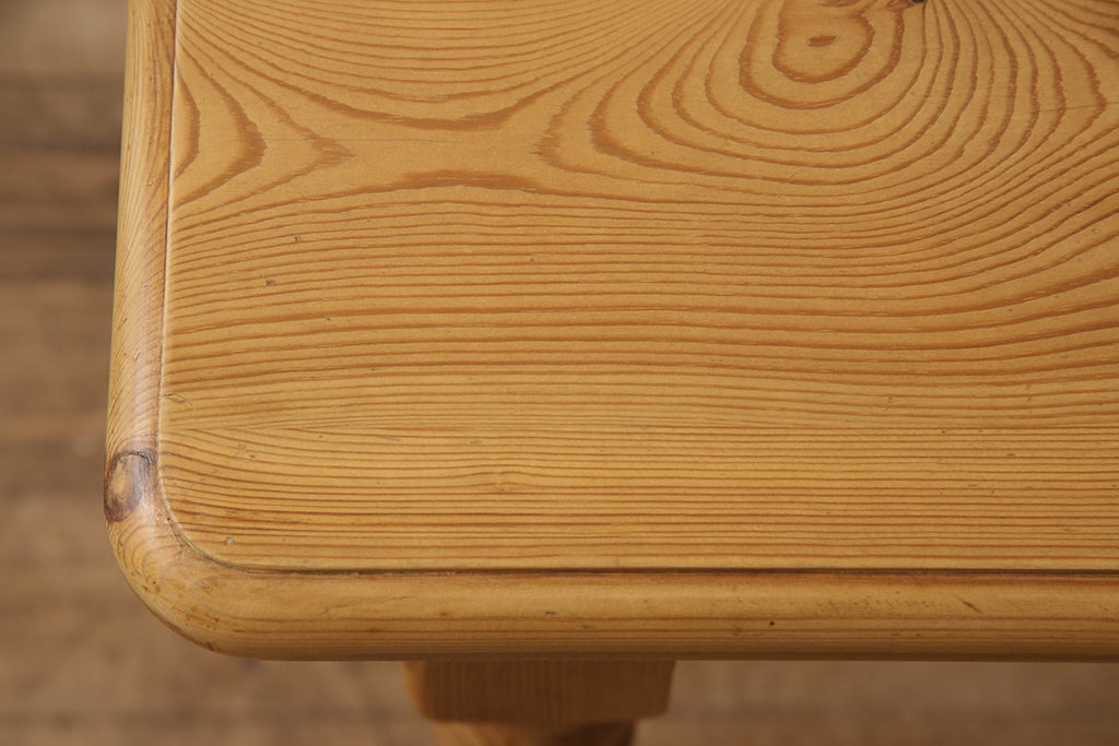 中古　PENNY WISE(ペニーワイズ)　パイン材　カントリーテイストにおすすめの温もりあふれるダイニングテーブル(4人掛け、食卓)(R-051496)(R-051496)