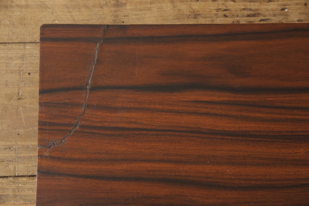 デンマークヴィンテージ　赤みがかったローズウッド材の木肌が美しいシンプルなシェルフ(棚、収納棚、本棚、ビンテージ)(R-050950)