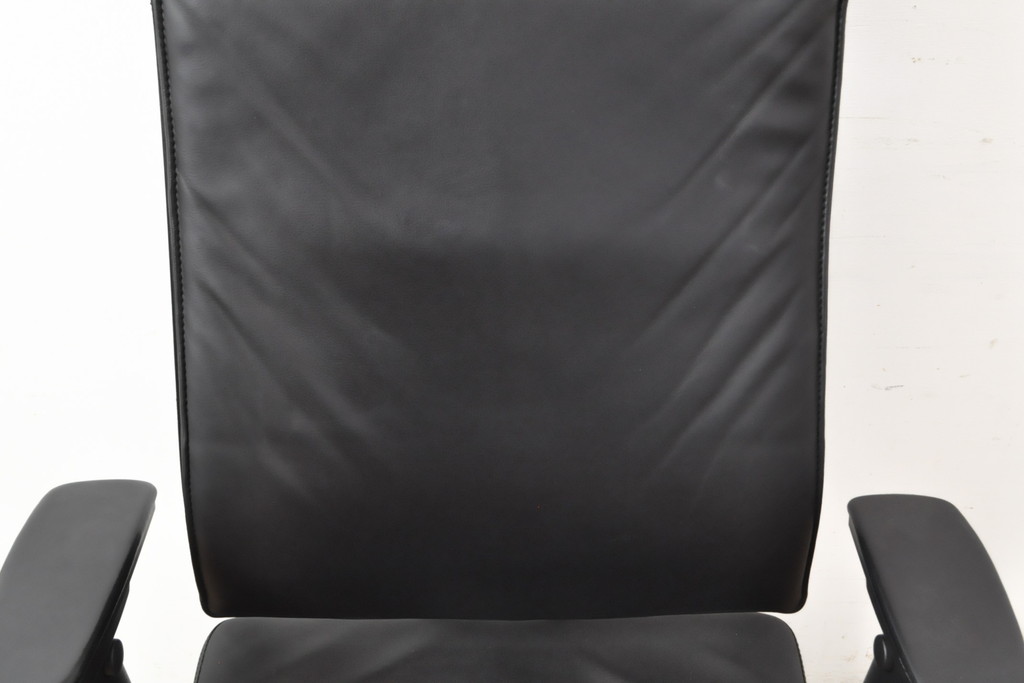 中古　美品　ドイツ　高級オフィスチェア　セダス社(SEDUS)　アルミポリッシュ　上質なデスクワークの空間を演出するハイバックレザーデスクチェア(本革、椅子、イス、アームチェア)(定価約39万円)(R-057644)