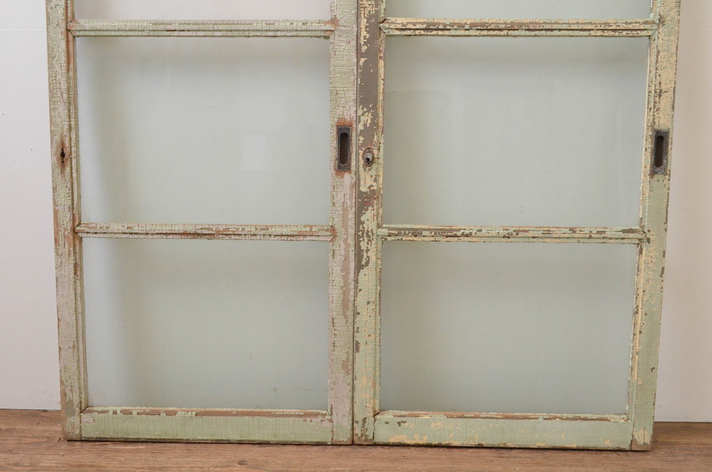 アンティーク建具　ペイント仕上げ限定　シンプルなデザインでインテリアに取り入れやすいペイントガラス窓2枚セット(引き戸、ガラス戸)(R-067192)