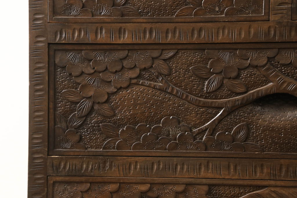 中古　軽井沢彫り　満開の桜の彫刻が見事なチェスト(和たんす、引き出し、衣装箪笥、整理箪笥、サイドチェスト)(R-061406)