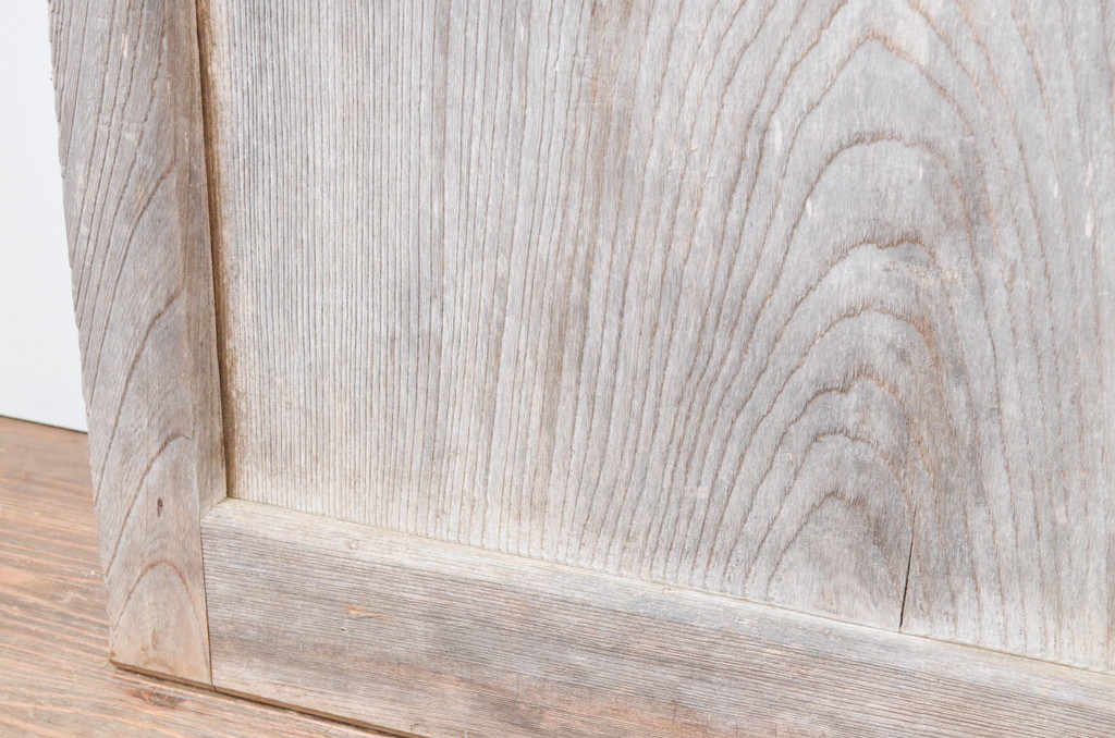アンティーク建具　経年を感じさせる木味が味わい深い総欅(ケヤキ)材の格子蔵戸1枚(格子戸、引き戸、玄関戸)(R-066767)