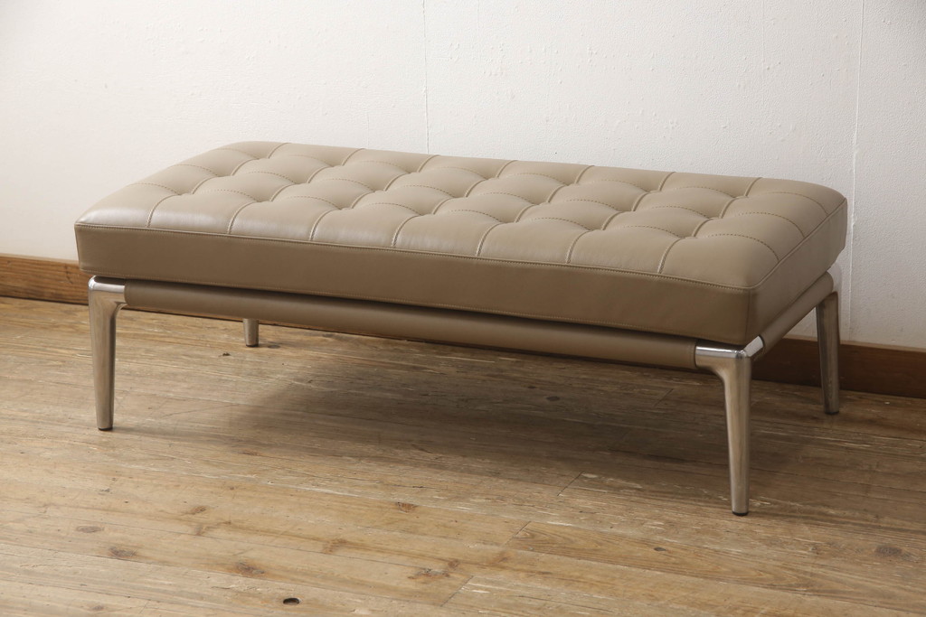 中古　短期使用のため極美品!!　Cassina(カッシーナ)　PHILIPPE STARCK(フィリップ・スタルク)　L26 VOLAGE bench(ヴォラージュ) X革(カフェラテ:13X323)　高級感漂う佇まいが魅力のベンチ(本革、レザーチェア、長椅子、長イス、2人掛け、二人掛け)(定価約42万9千円)(R-066330)