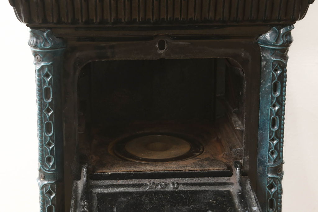 フランスビンテージ　希少!!　細やかなデザインと経年による風合いが味わい深い石炭ストーブ(練炭ストーブ、石炭焜炉、コンロ、ヴィンテージ)(R-058913)