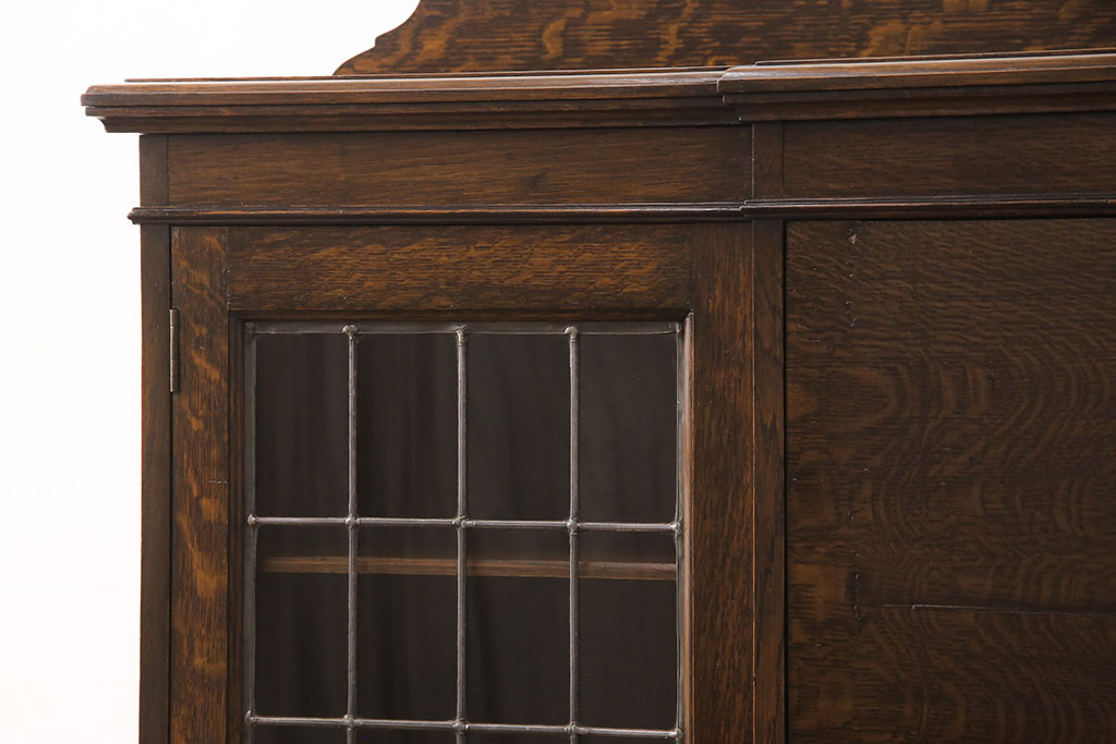 イギリスアンティーク　高級品!　オーク材　凝った作りがお洒落なステンドガラス入りのビューローキャビネット(サイドボード、飾り棚、収納棚)(R-050445)