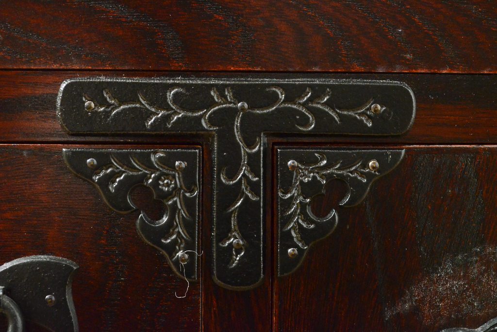中古　美品　岩谷堂箪笥　厚みのある金具が立派な威厳のある車箪笥(小箪笥、チェスト、引き出し)(R-057736)