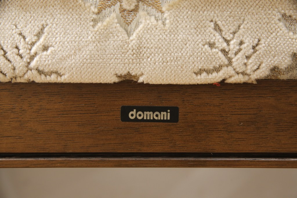 中古　美品　カリモク家具(karimoku)　domani(ドマーニ)　エレガントな雰囲気漂うアームチェア2脚セット(ダイニングチェア、イス)(R-051025)