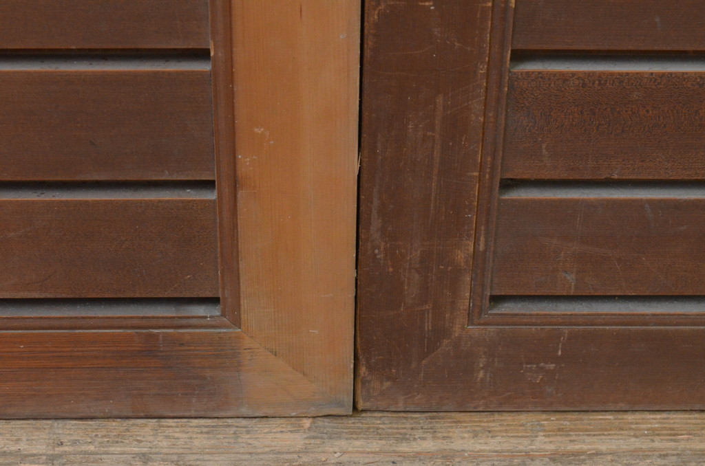 アンティーク建具　横桟　ヒノキ材　和レトロな雰囲気が魅力の板戸窓2枚セット(引き戸)(R-067598)