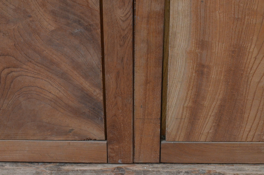 アンティーク建具　総欅(ケヤキ)材　一枚板　美しい杢目が目を惹く板戸窓2枚セット(引き戸)(R-067814)