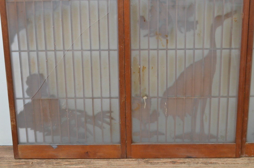 アンティーク建具　高級品!!　片面ガラス　在銘入り　松竹梅・鶴亀の彫刻の書院戸4枚セット(引き戸、ガラス窓)(R-067549)