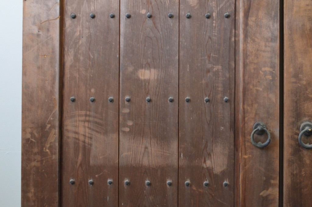 アンティーク建具　特大!!　ヒノキ材　味わい深い風合いの立派な門扉1対2枚セット(木製扉、蔵戸、玄関戸)(R-067551)