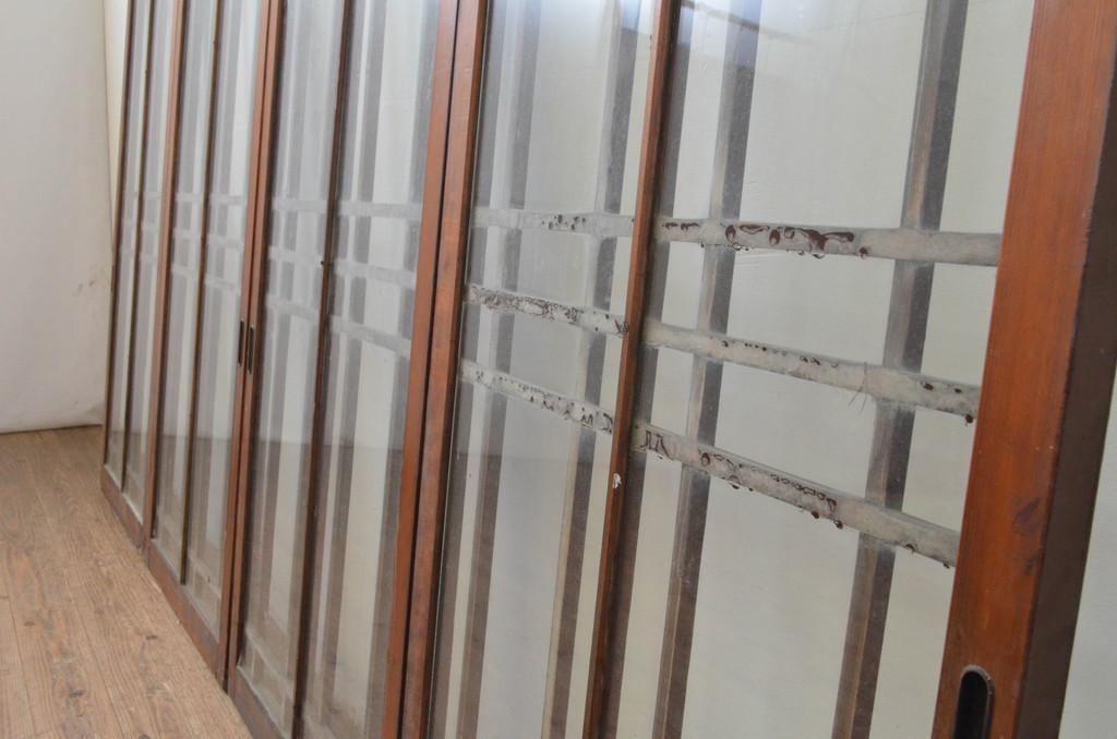 アンティーク建具　ペイント仕上げ限定　大正ロマン　和モダンな空間を演出するペイントガラス窓4枚セット(引き戸、ガラス戸)(R-067556)