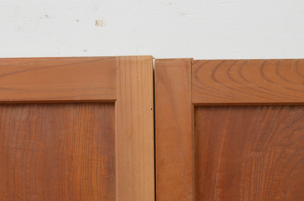 アンティーク建具　総欅(ケヤキ)材　経年を感じさせる木味が魅力の板戸窓2枚セット(引き戸)(R-067761)