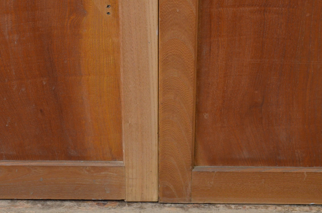 アンティーク建具　総欅(ケヤキ)材　経年を感じさせる木味が魅力の板戸窓2枚セット(引き戸)(R-067761)