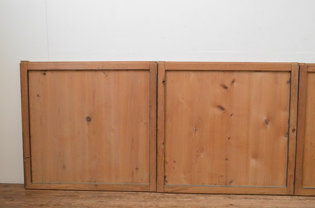 アンティーク建具　杉材　和モダンな空間作りにおすすめな板戸窓4枚セット(引き戸)(R-067763)