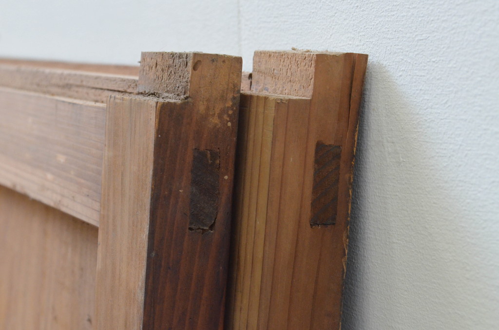 アンティーク建具　杉材　落ち着いた和の空間を演出する板戸窓2枚セット(引き戸)(R-067777)