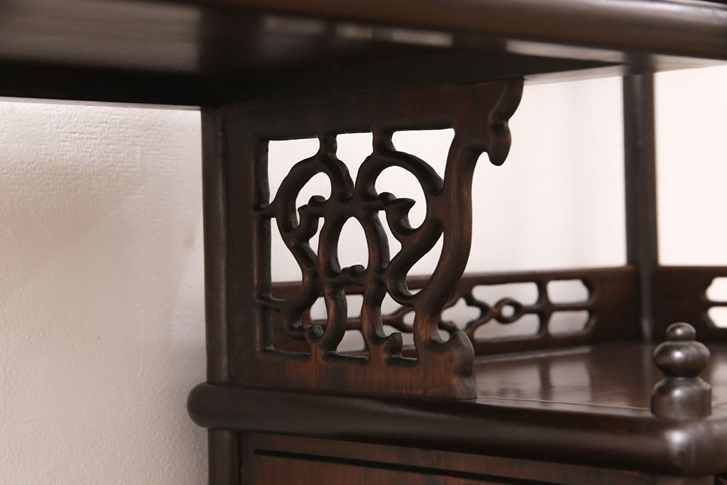 和製ビンテージ　鉄刀木(タガヤサン)　まるで美術品!梅の花の浮き彫りが見事な飾り棚(茶棚、収納棚、ヴィンテージ)(R-047609)