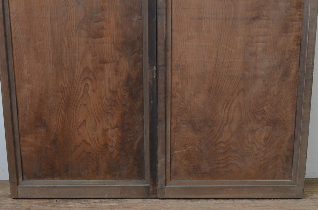 アンティーク建具　杉材　一枚板　味わい深い色合いと杢目が魅力的な板戸窓2枚セット(引き戸)(R-067854)