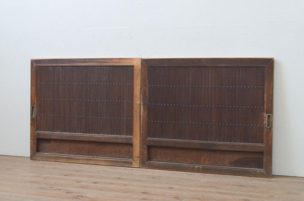 アンティーク建具　ヒノキ材と欅(ケヤキ)材の縦桟板戸窓2枚セット(引き戸、格子戸、鎧戸)(R-067945)