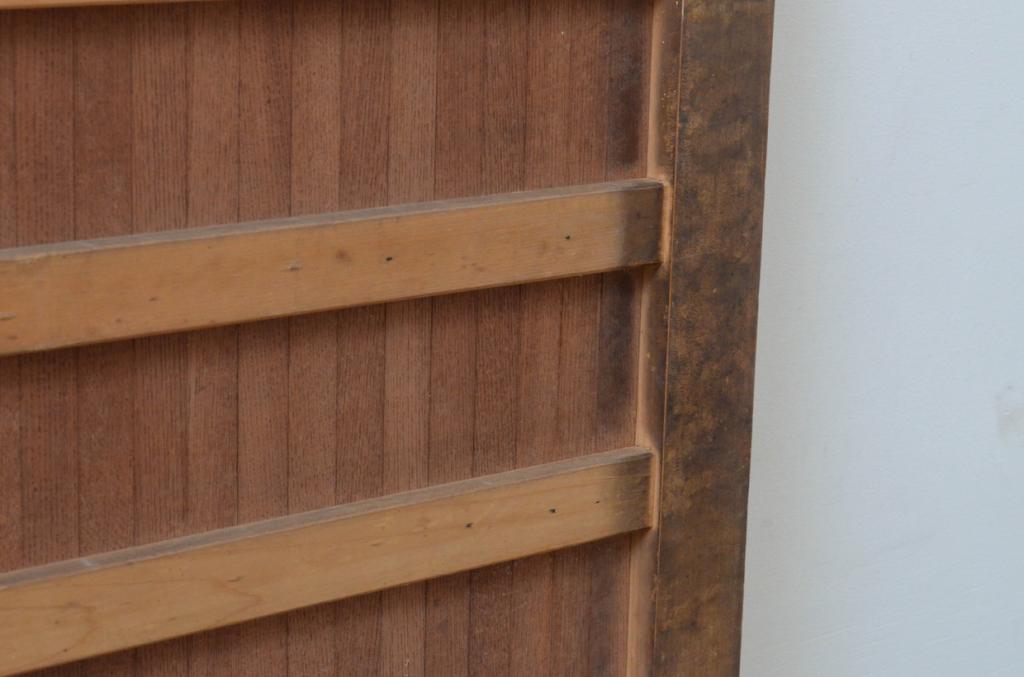 アンティーク建具　ヒノキ材と欅(ケヤキ)材の縦桟板戸窓2枚セット(引き戸、格子戸、鎧戸)(R-067945)