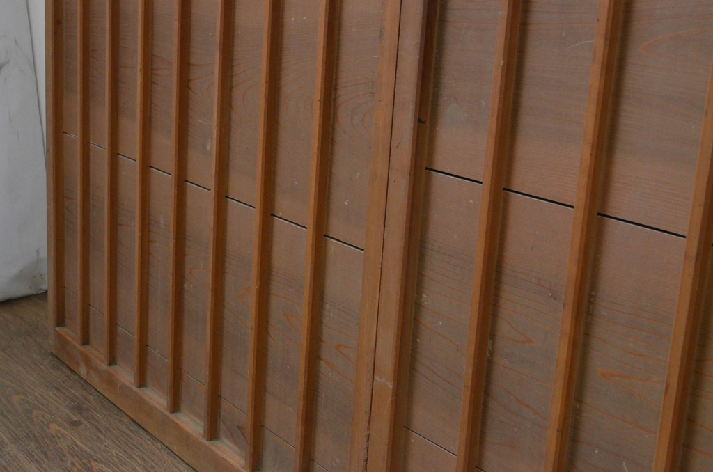 アンティーク建具　杉材　温かみのある木味が魅力の縦桟板戸窓4枚セット(引き戸)(R-067863)