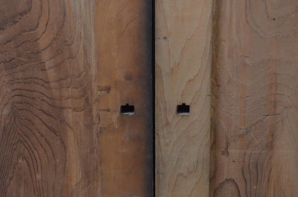 アンティーク建具　杉材　一枚板　時を経た風合いが味わい深い板戸窓2枚セット(引き戸)(R-067870)