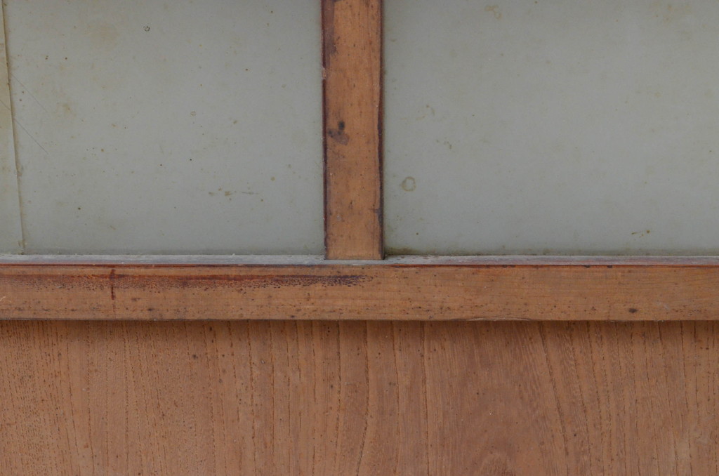 アンティーク建具　欅(ケヤキ)材　桜材　和モダンな雰囲気づくりにおすすめ!漆塗りの引き戸2枚セット(窓、板戸、ガラス戸、ガラス帯戸)(R-067932)