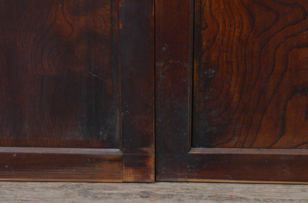 アンティーク建具　欅(ケヤキ)材　上質な和の空間づくりにおすすめの板戸窓2枚セット(引き戸)(R-067934)