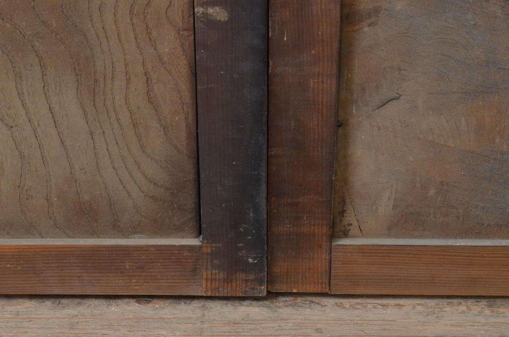 アンティーク建具　欅(ケヤキ)材　上質な和の空間づくりにおすすめの板戸窓2枚セット(引き戸)(R-067934)