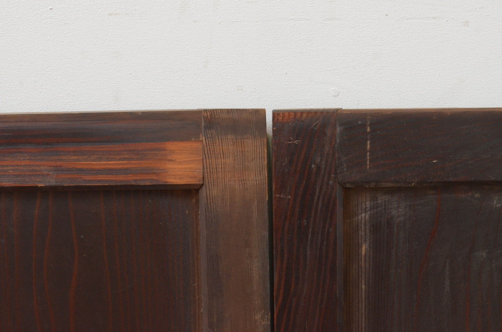 アンティーク建具　杉材　深みのある色合いが魅力的な板戸窓2枚セット(引き戸)(R-067935)