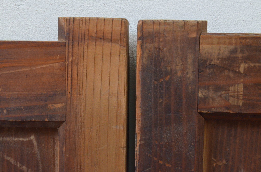 アンティーク建具　杉材　落ち着いた和の空間を演出する板戸窓2枚セット(引き戸)(R-067708)