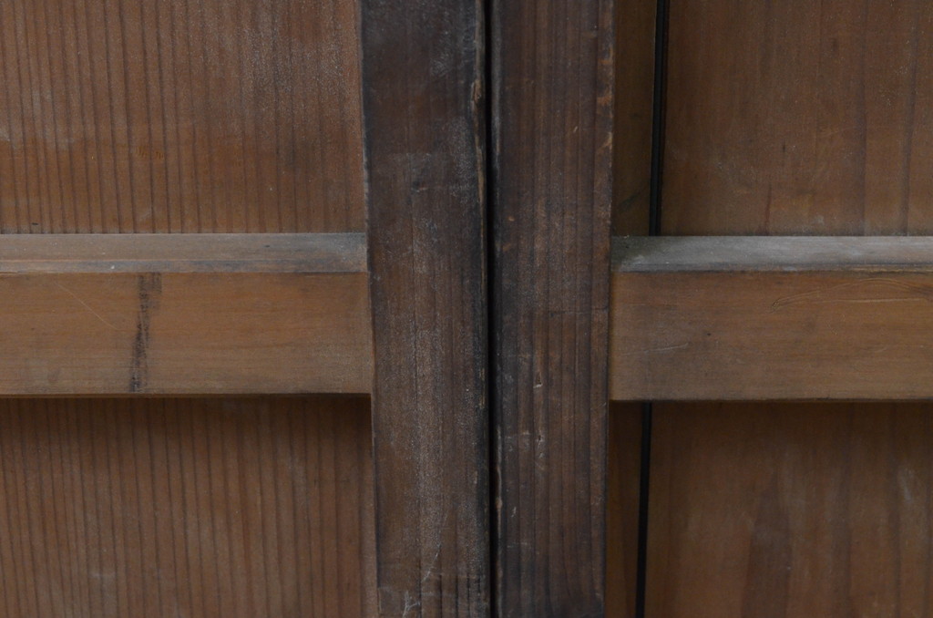 アンティーク建具　杉材　ノスタルジックな雰囲気漂う板戸窓2枚セット(引き戸)(R-068014)