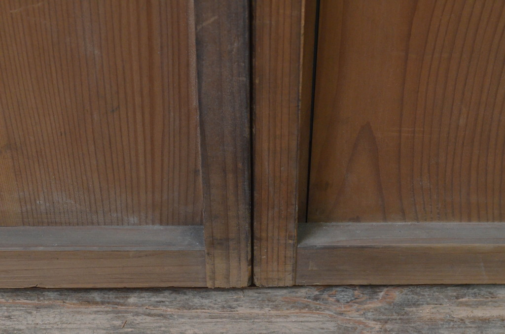 アンティーク建具　杉材　ノスタルジックな雰囲気漂う板戸窓2枚セット(引き戸)(R-068014)