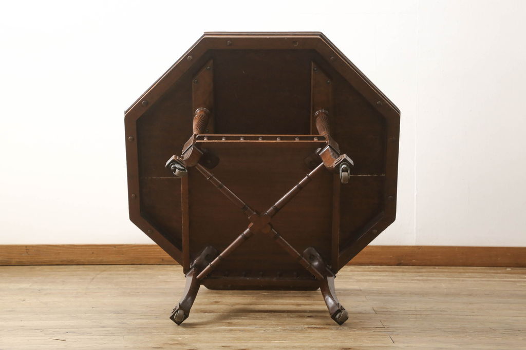 イギリスアンティーク　高級品　マホガニー材　キャスター付き　挽き物加工の凝ったデザインが見事なコーヒーテーブル(カフェテーブル、ダイニングテーブル、2人掛け、食卓)(R-061313)
