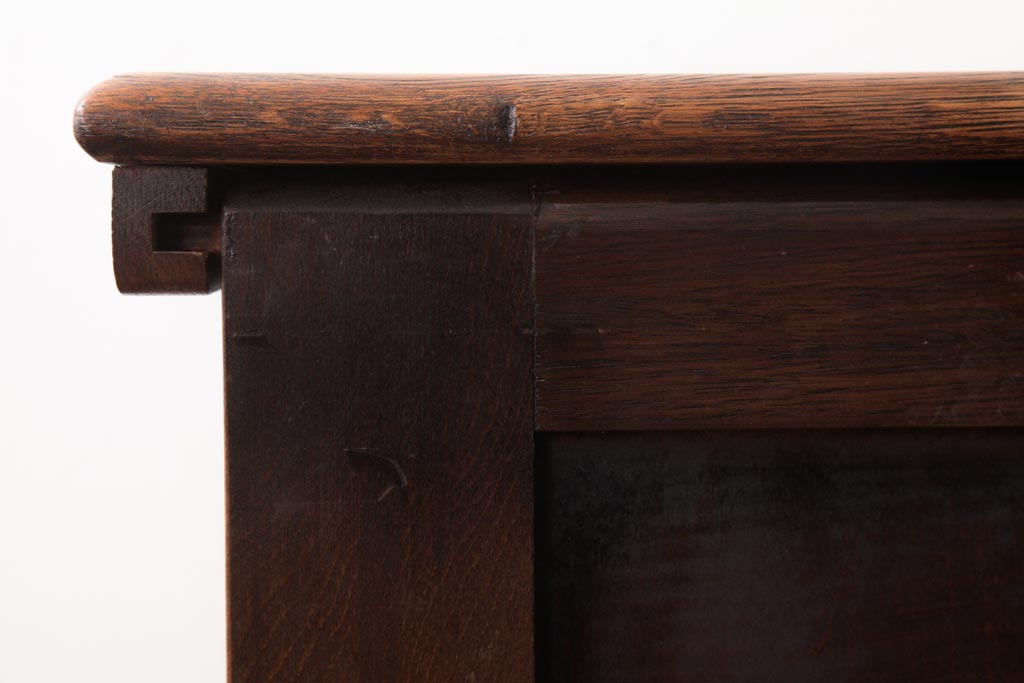 ビンテージ家具　イギリスヴィンテージ　オーク材　リネンフォールドの意匠が素敵なブランケットボックス(ローボード)(R-037342)