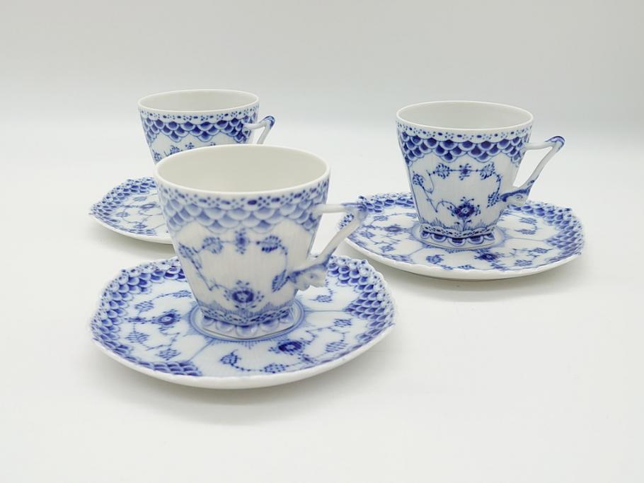 デンマーク　ROYAL　COPENHAGEN(ロイヤルコペンハーゲン)　ブルーフルーテッド　フルレース　 コーヒーカップ&ソーサー3客セット(定価165000円)(洋食器)(R-062596)