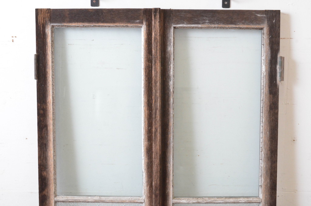 アンティーク建具　大正ロマンの古い洋館で使われていたグレモン錠付き両開き窓と明かり取りのセット(突き出し窓、ガラス扉、明かり取り、明り取り)(R-065360)