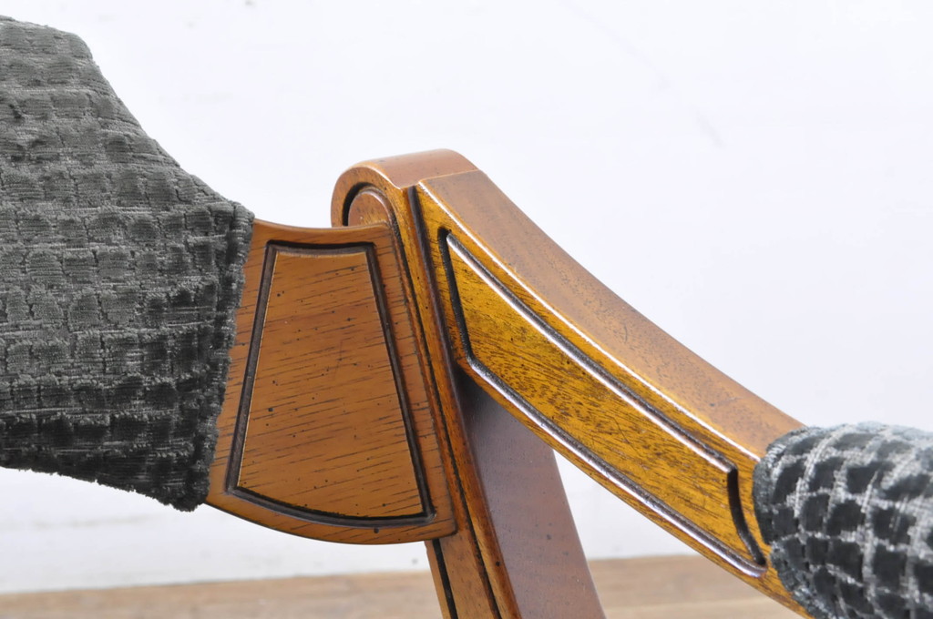 中古　DREXEL HERITAGE(ドレクセルヘリテイジ)　ESPERANTO(エスペラント)　上品な曲線デザインが高級感を醸し出すアーム付きダイニングチェア2脚セット(アームチェア、イス、椅子)(R-066639)