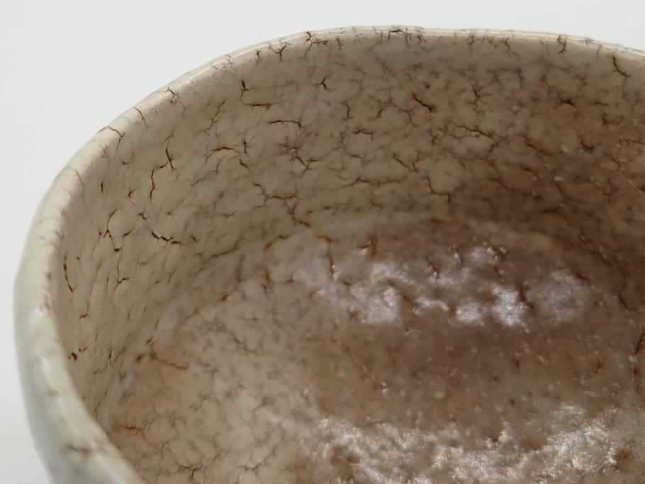 玉村松月　萩焼　抹茶碗　奥深い味わいが感じられる茶碗(共箱付き、茶器、茶道具、和食器、高麗焼)(R-061684)