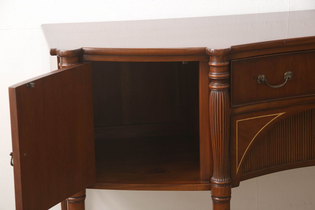 中古　イタリア高級輸入家具　マホガニー材　クラシカルな佇まいが魅力的なサイドボード(コンソールテーブル)(R-054742)