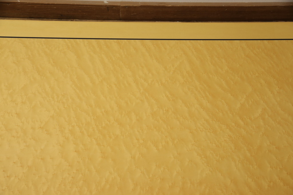 中古　美品　天童木工(Tendo)　バーズアイメイプル(楓材)　モダンなデザインが魅力!和洋どちらの空間にもおすすめの座卓(ローテーブル、センターテーブル)(R-055398)
