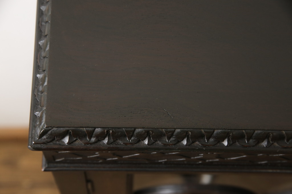 イギリスアンティーク　マホガニー材　猫脚のデザインが魅力!エレガントさとクラシカルな雰囲気を兼ね備えたキャビネット(ブックケース、ガラスケース、飾り棚、陳列棚、収納棚)(R-051625)