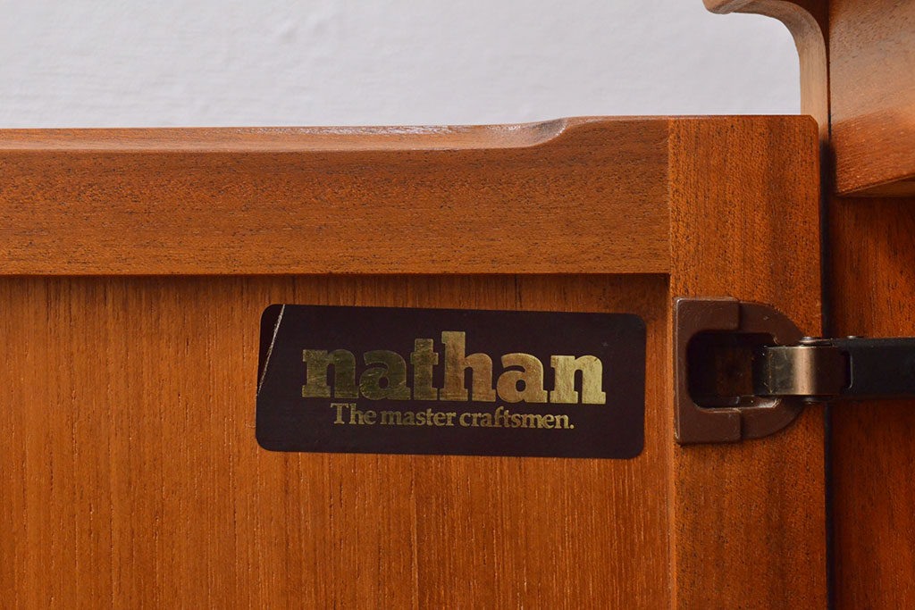 イギリスヴィンテージ　チーク材　珍しいデザイン!　nathan(ネイサン)社製のレコードラック(オーディオラック、収納棚、キャビネット、ビンテージ)(R-050118)