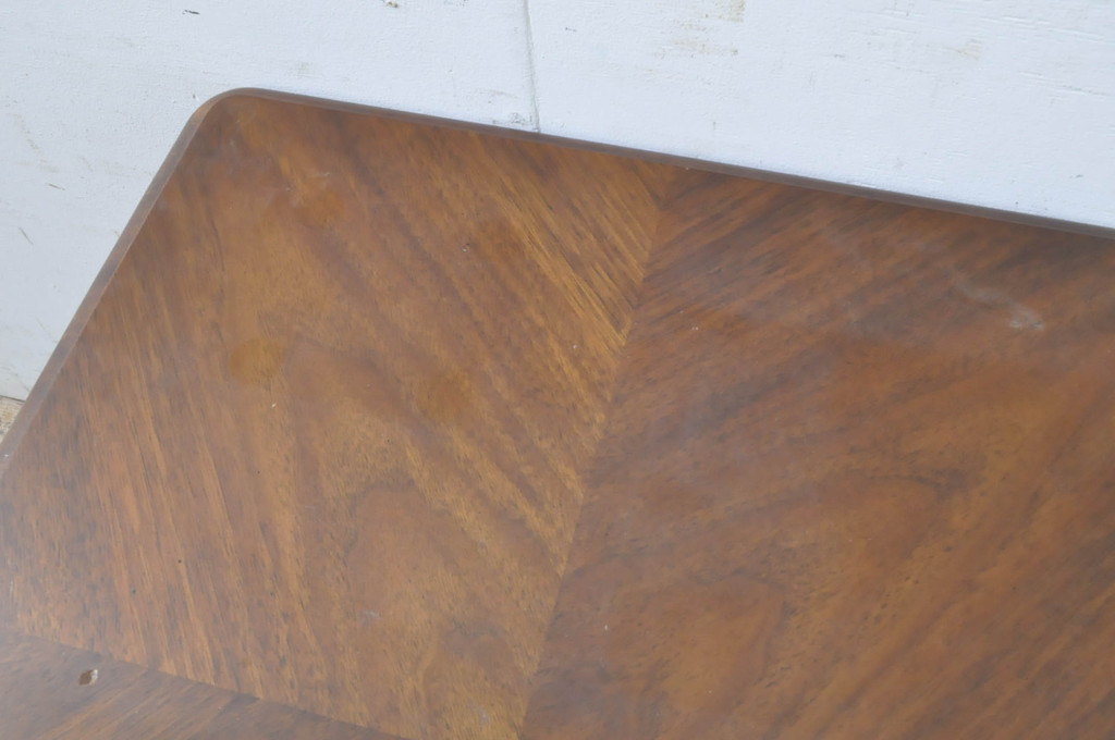 中古　DREXEL HERITAGE(ドレクセルヘリテイジ)　Touraine(ツーレイン)　マホガニー材　エレガントな佇まいが魅力のサイドテーブル(ナイトテーブル、エンドテーブル)(R-067618)