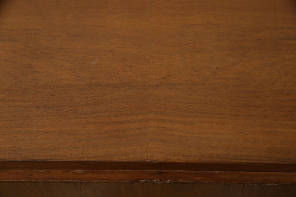 イギリスアンティーク　ウォールナット材　足先のデザインが目を引く、上品な佇まいの片袖机(ワークデスク、在宅用、在宅ワーク)(R-057133)