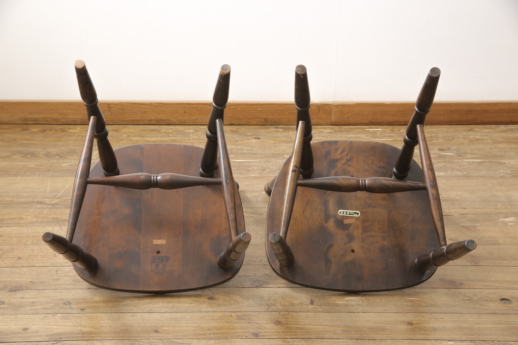中古　美品　北海道民芸家具　クラシカルな雰囲気を醸し出すダイニングチェア2脚セット(椅子、板座チェア)(R-057902)