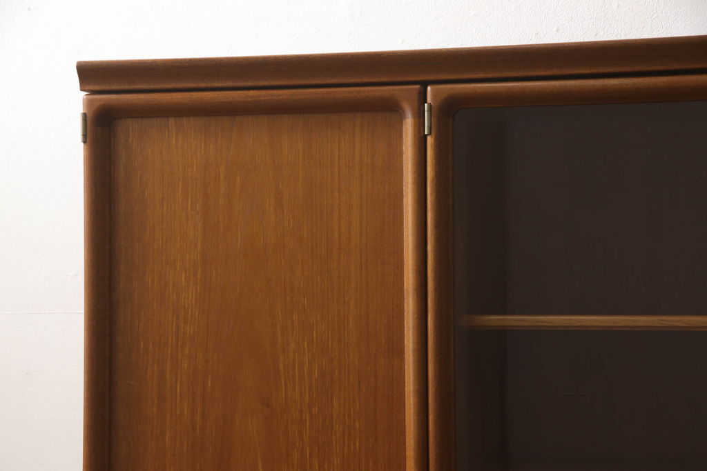 和製ヴィンテージ　チーク材　日田工芸　温かみのある木肌が魅力のナチュラルなキャビネット(収納棚、飾り棚、戸棚、ビンテージ)(R-058769)