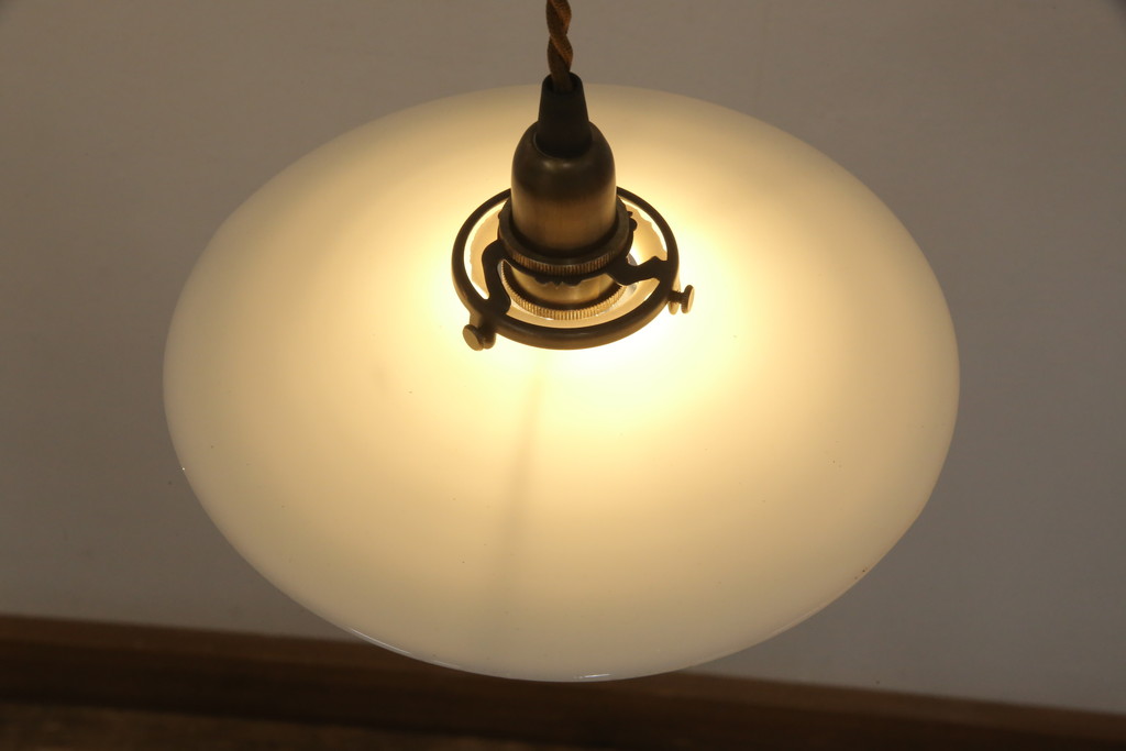 アンティーク照明　戦前　昔懐かしい雰囲気を醸し出す平笠シェードのペンダントライト2個セット(天井照明、吊り下げ照明、電笠)(R-058144)