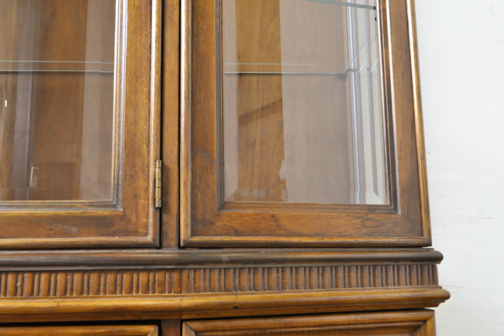 中古　美品　DREXEL HERITAGE(ドレクセルヘリテイジ)　TRYON MANOR(トライオンメナー)　格調高い佇まいが魅力の飾り棚(キャビネット、食器棚、収納棚)(R-061524)